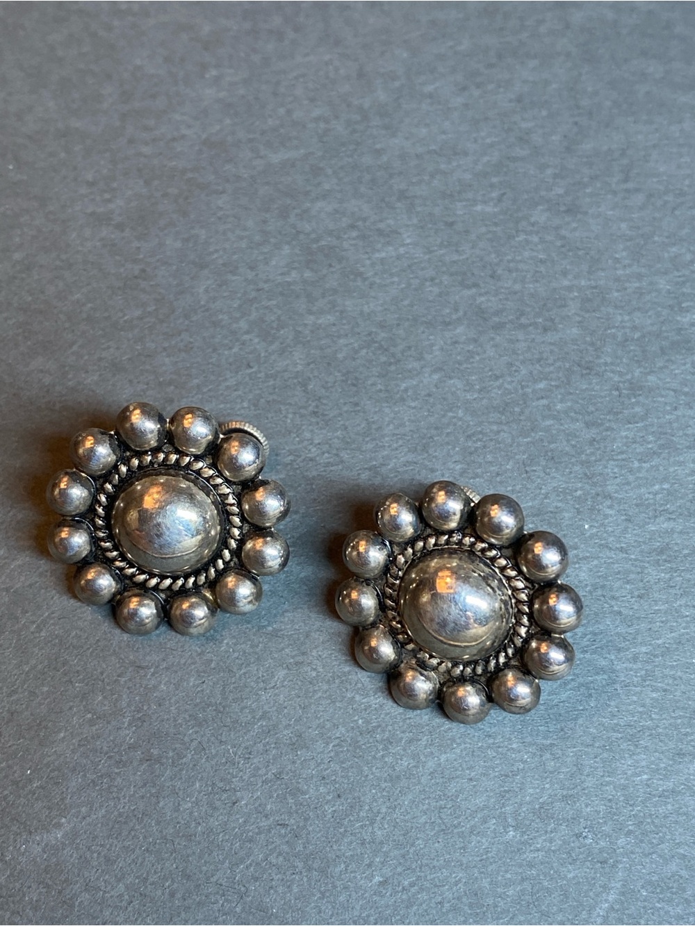 Vintage sterling silver round Screwback earrings